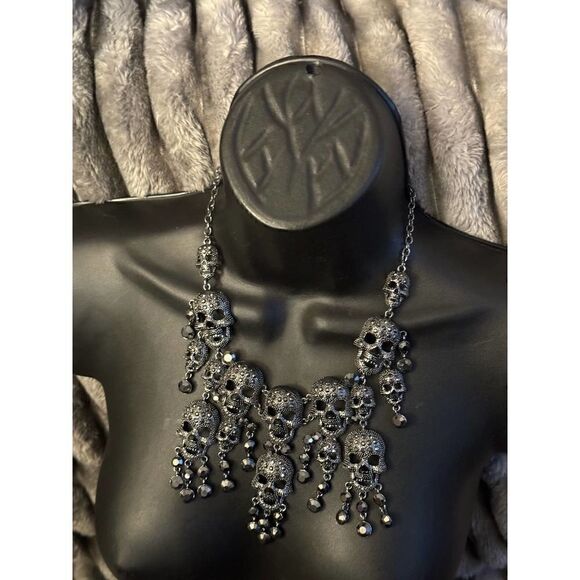 Natasha couture pave dangle black rhinestone skull collar necklace & earrings - Picture 6 of 12